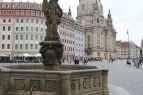 Friedensbrunnen-vor-dem-Eingang-des-Johanneums.jpg